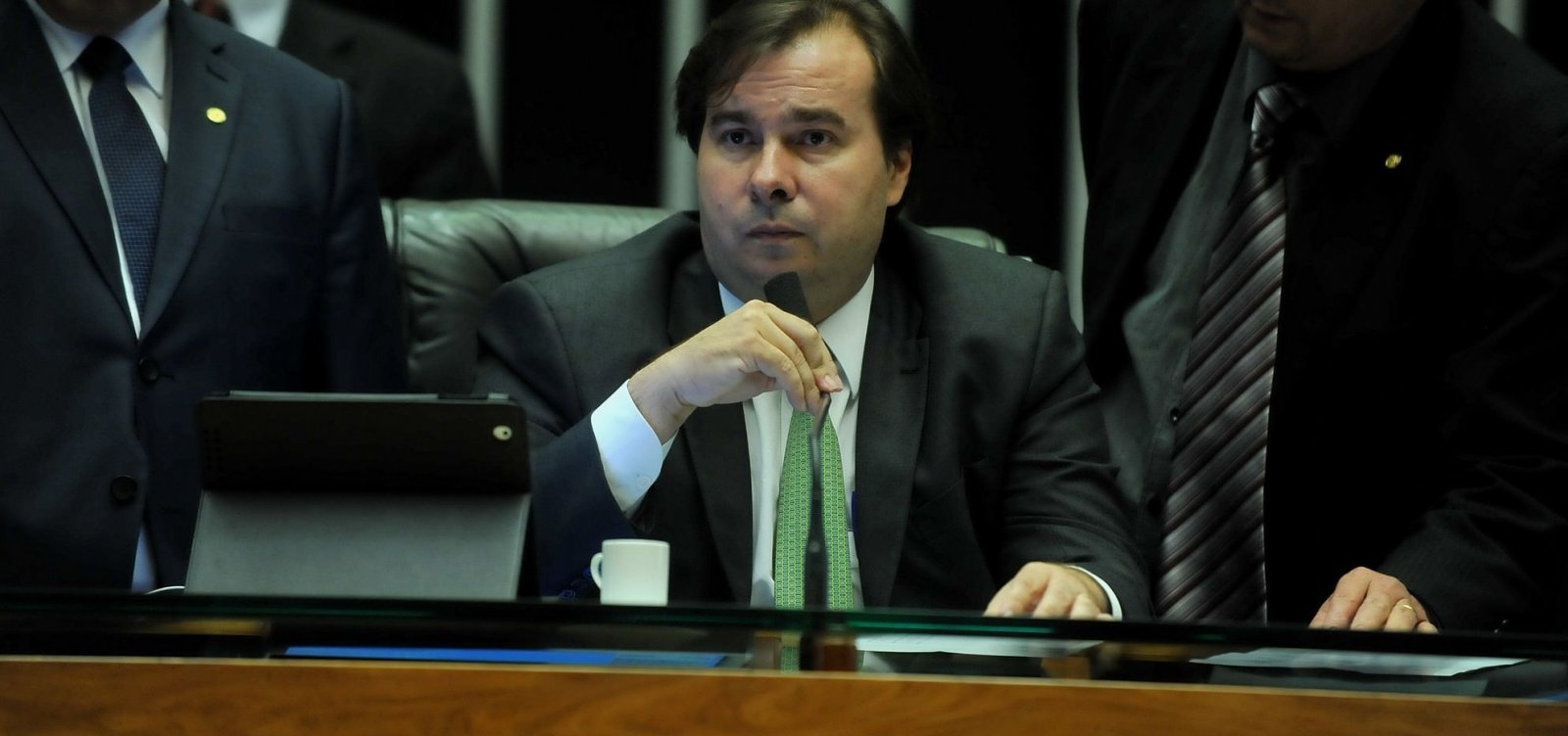 Maia diz que privatização da Eletrobras voltará a ser discutida após as eleições