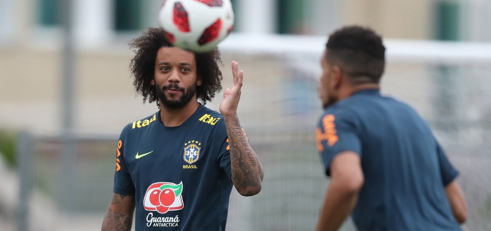 Marcelo é confirmado entre os titulares contra a Bélgica