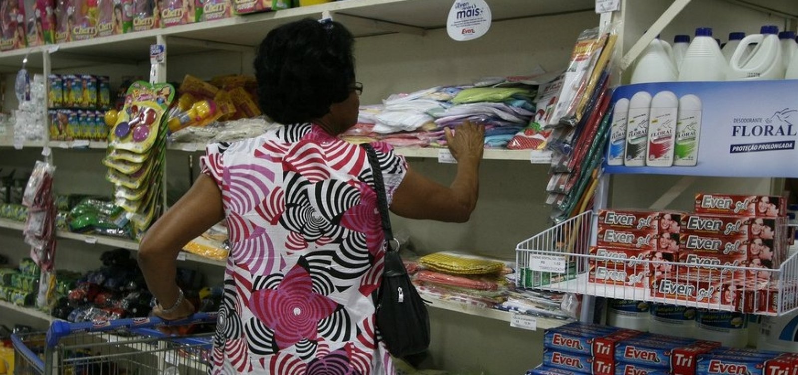 Confiança do consumidor atingiu em junho pior queda em dois anos