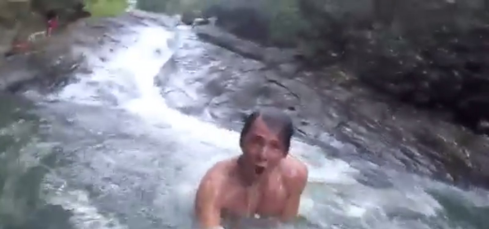 Trio de youtubers morre ao despencar de cachoeira no Canadá