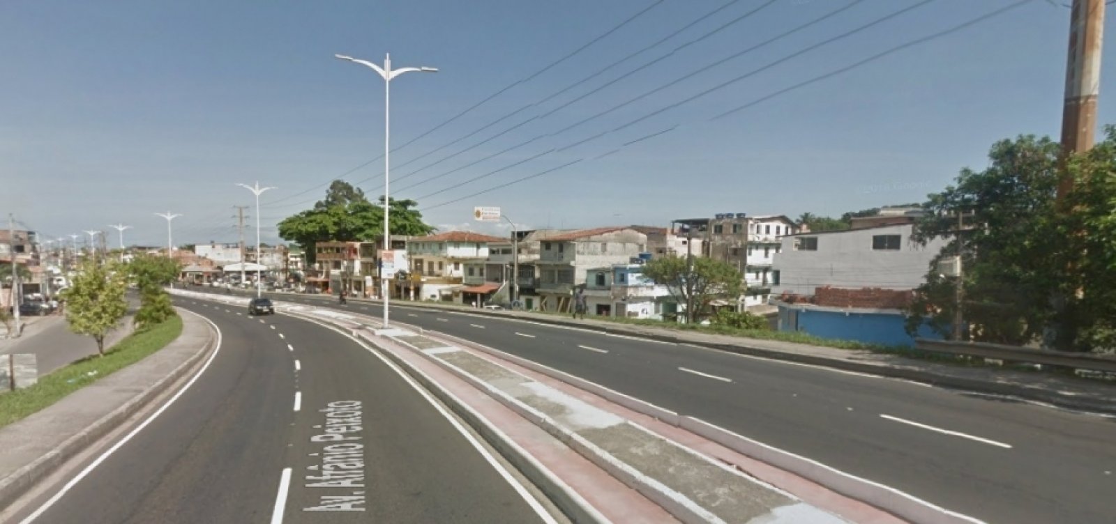 Colisão entre moto e caminhão deixa um morto na Av. Suburbana 