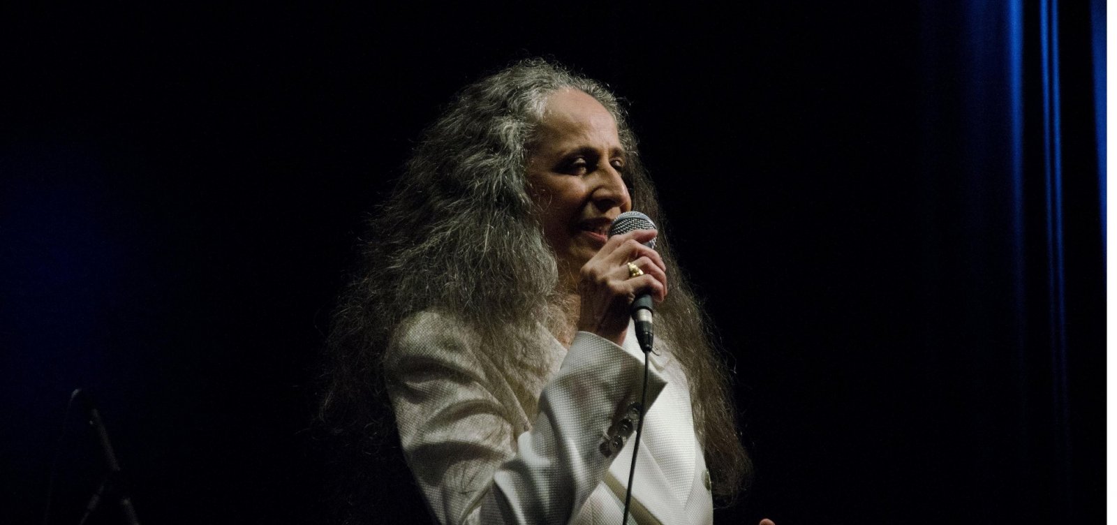 Cantora Maria Bethânia tem alta no Rio de Janeiro