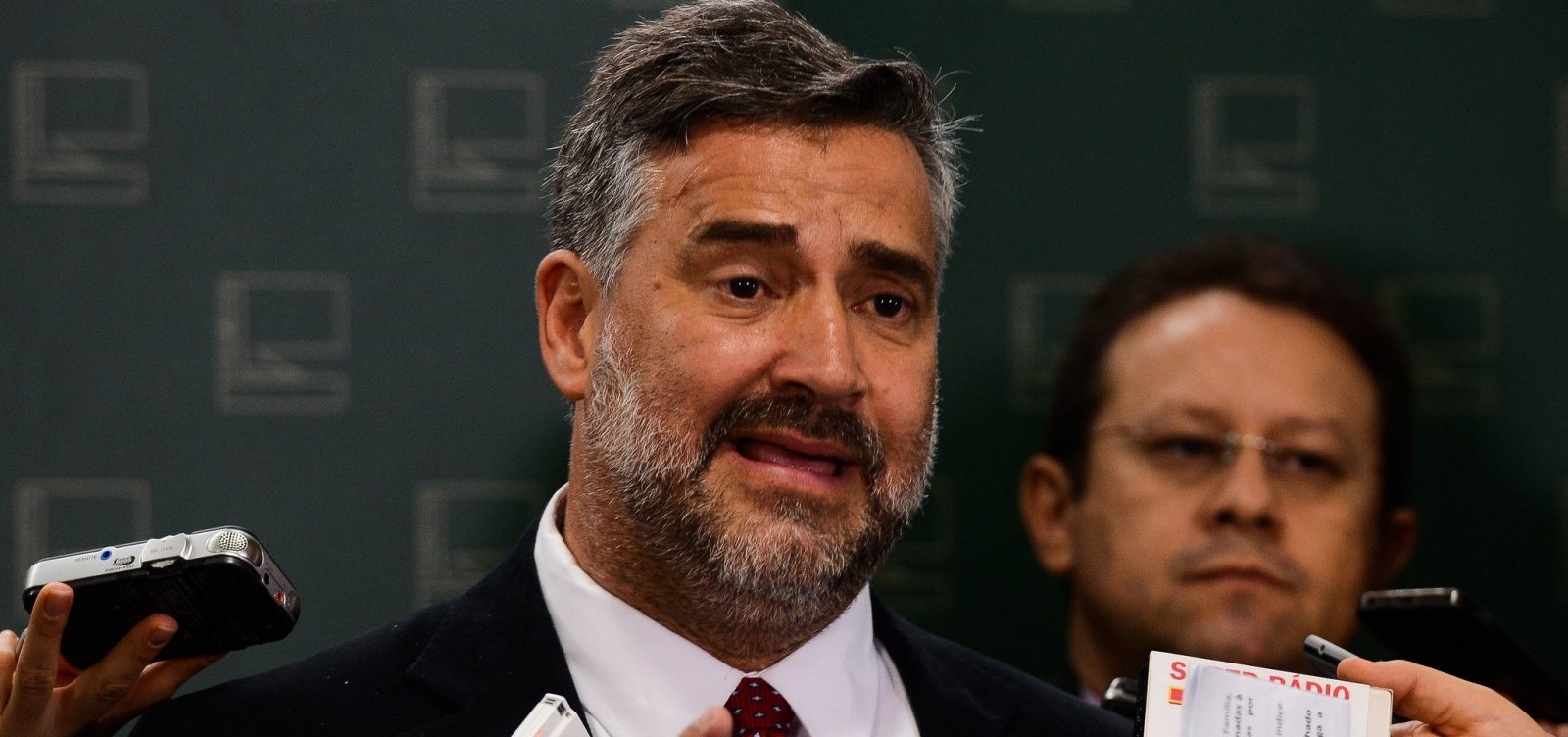 Deputado autor de ação para soltar Lula emprega mulher no Senado