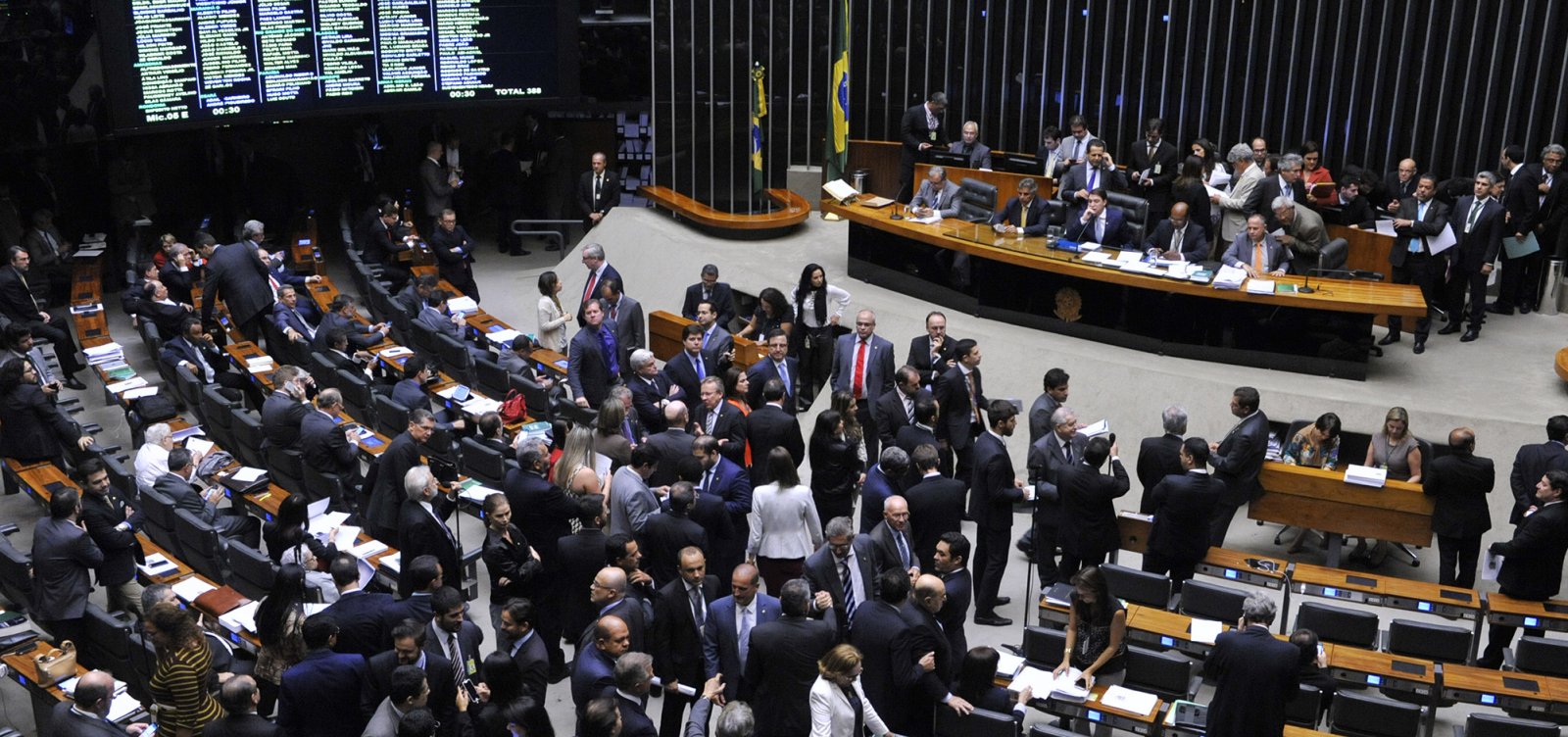Câmara aprova MP que estabelece preços mínimos de frete e anistia a multa de caminhoneiros