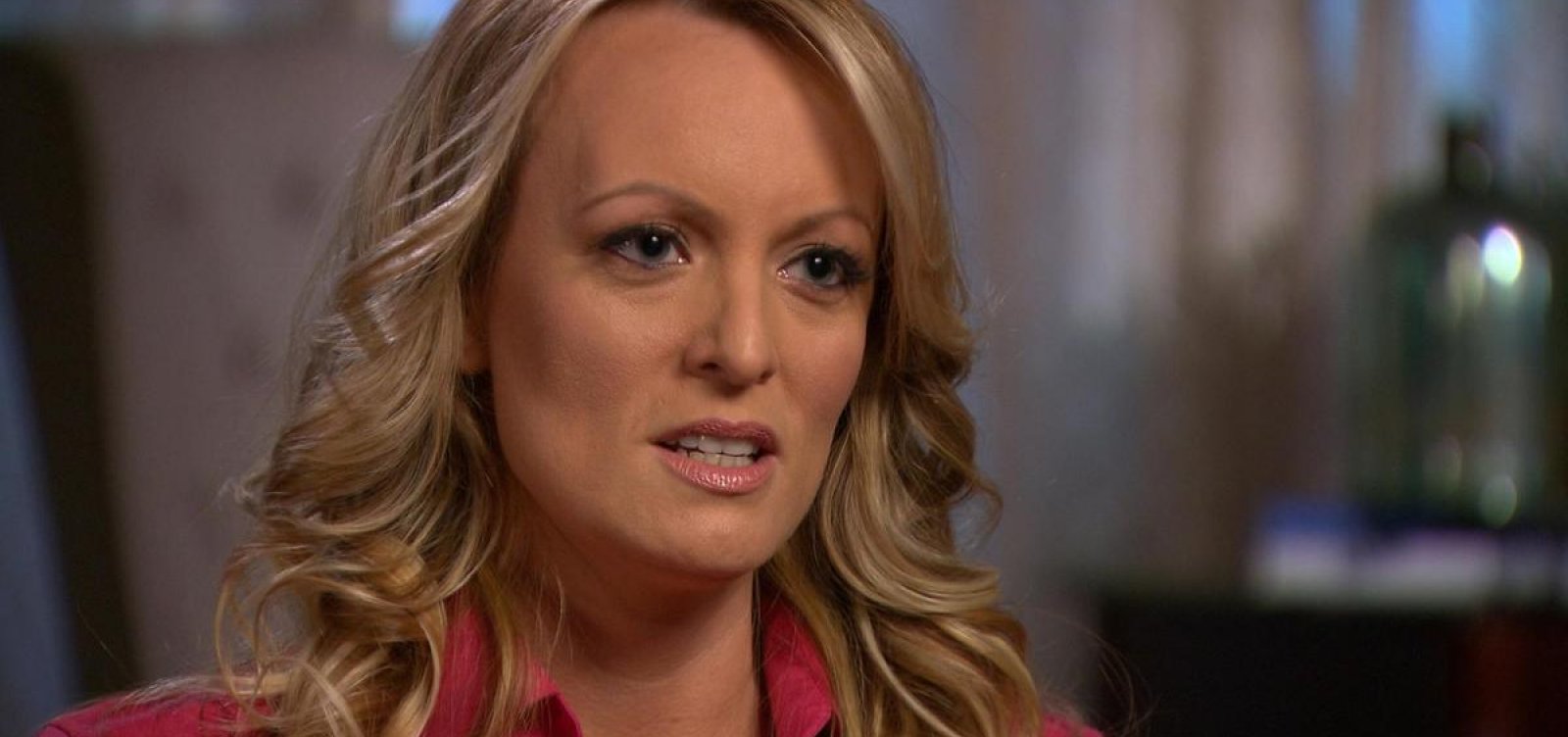 Atriz pornô que diz ter tido caso com Trump é presa nos EUA