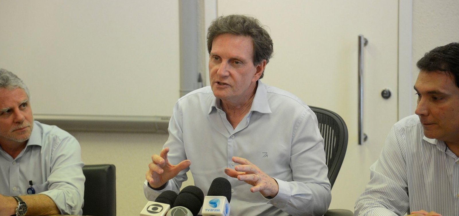 MP investiga demissão em massa para contratação de aliados de Crivella