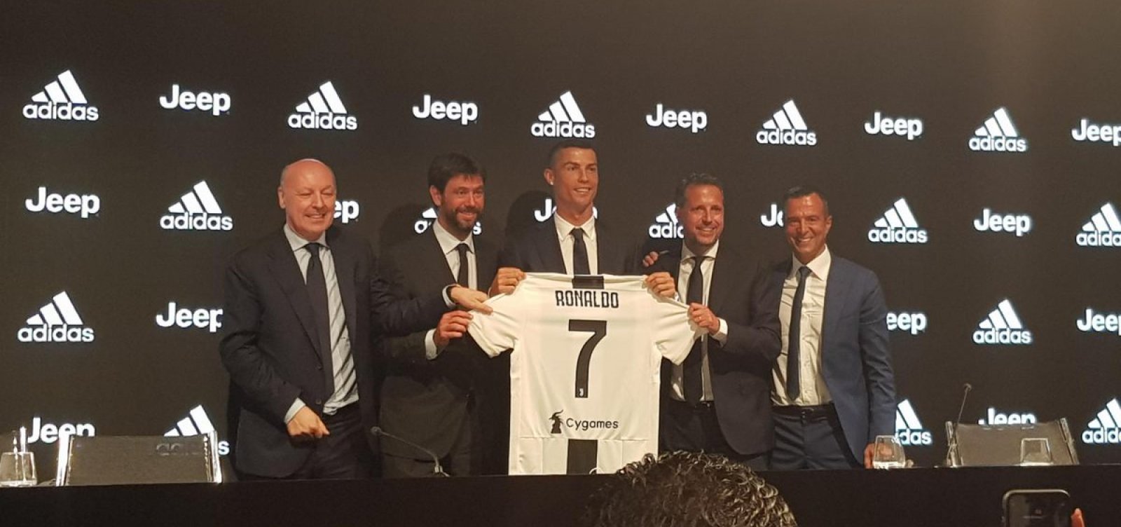 Cristiano Ronaldo explica opção por jogar na Juventus: 'Minha ambição é sempre ganhar'