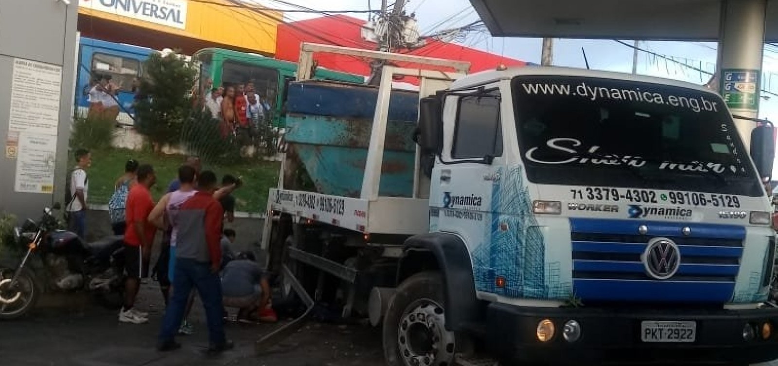 Acidente com caminhão deixa um morto e seis feridos