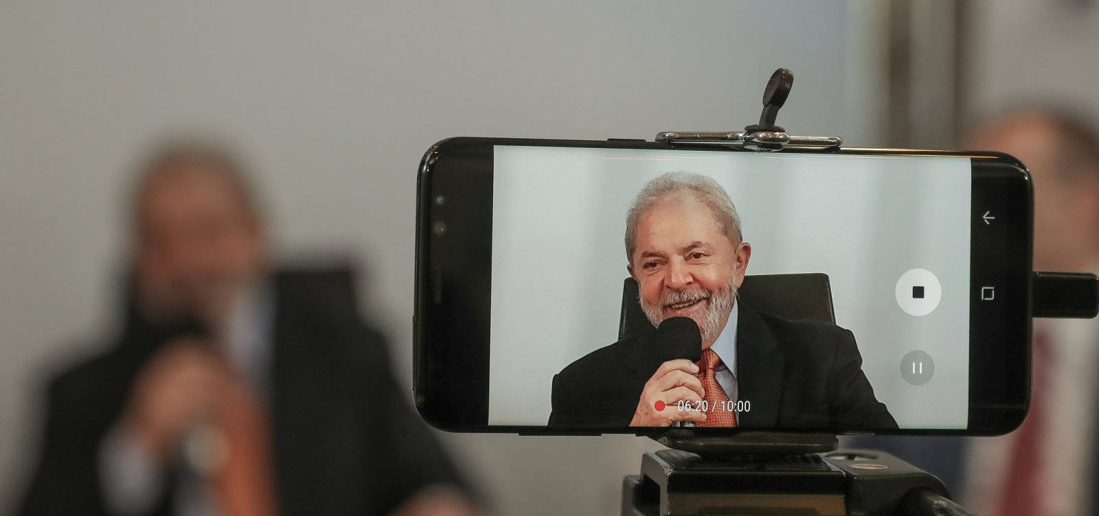 Justiça diz que entrevista de outros presos não autoriza a de Lula