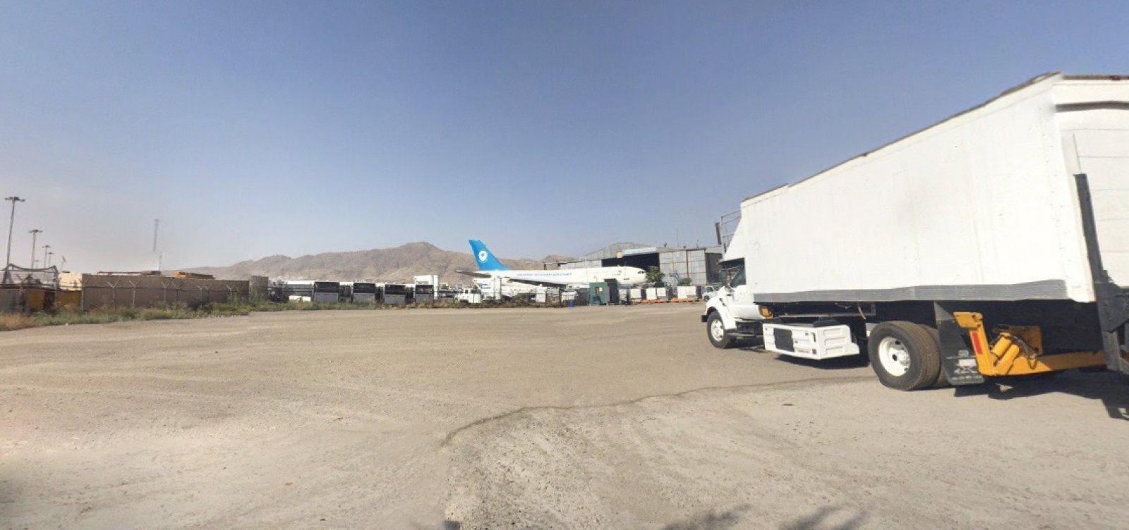 Homem-bomba mata pelo menos 10 pessoas em entrada de aeroporto no Afeganistão 