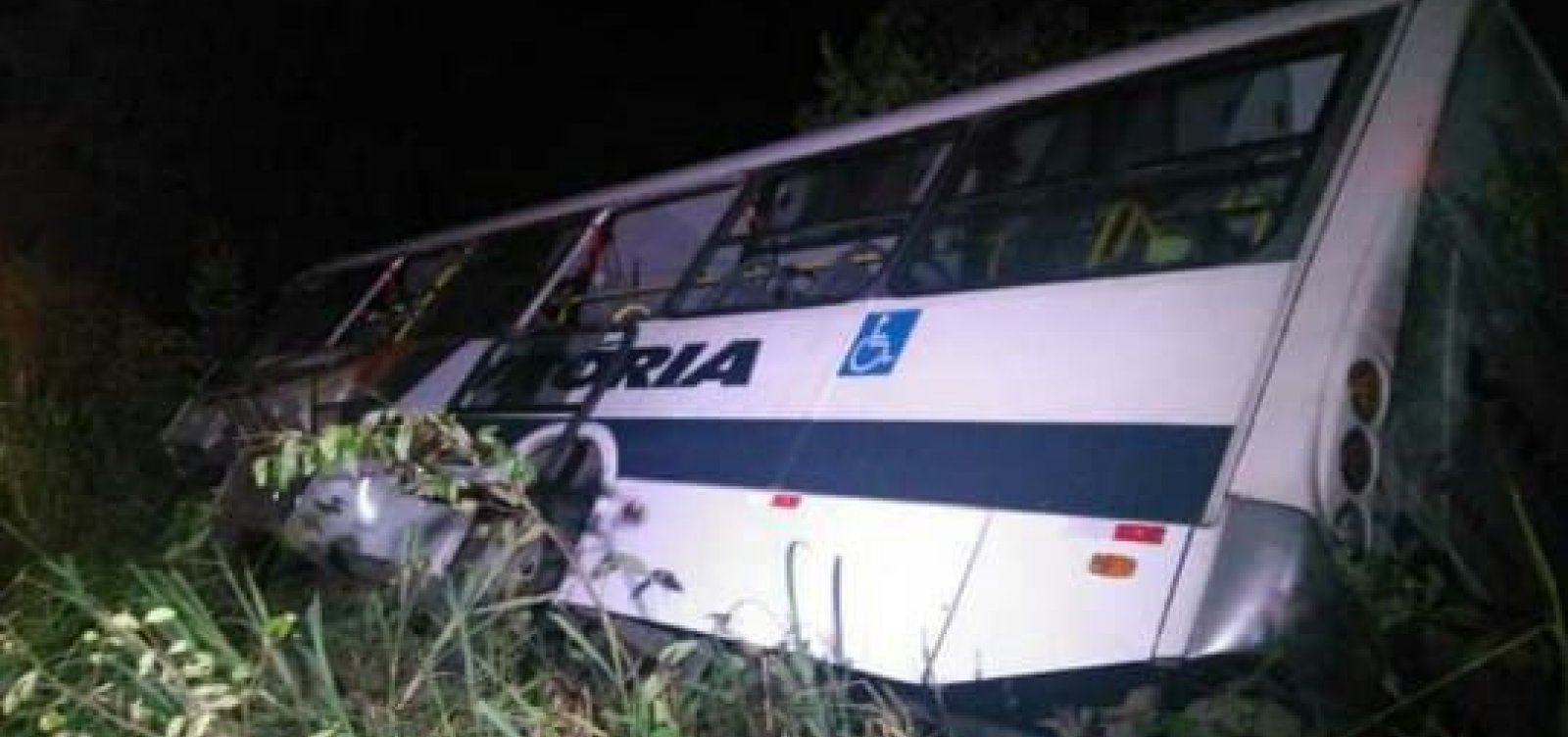 Acidente de ônibus com time de futebol deixa dois mortos na BR-226