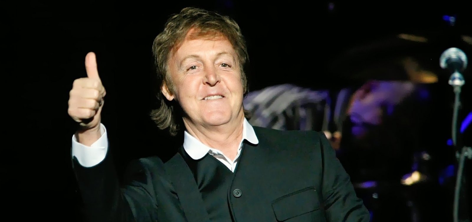 Paul McCartney faz show surpresa no bar onde os Beatles começaram