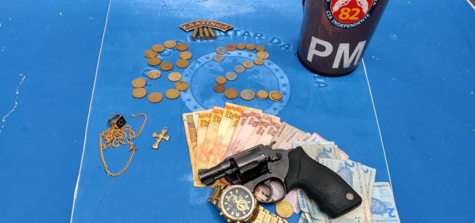 Polícia prende dupla acusada de roubar loja da McDonald's na Paralela