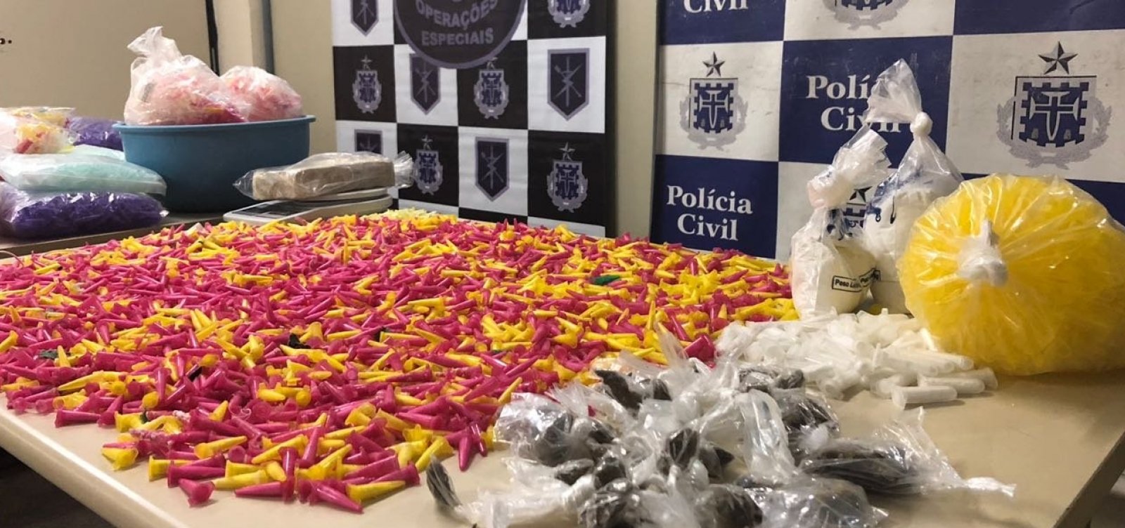 Polícia Civil estoura centro de drogas e prende 15 traficantes