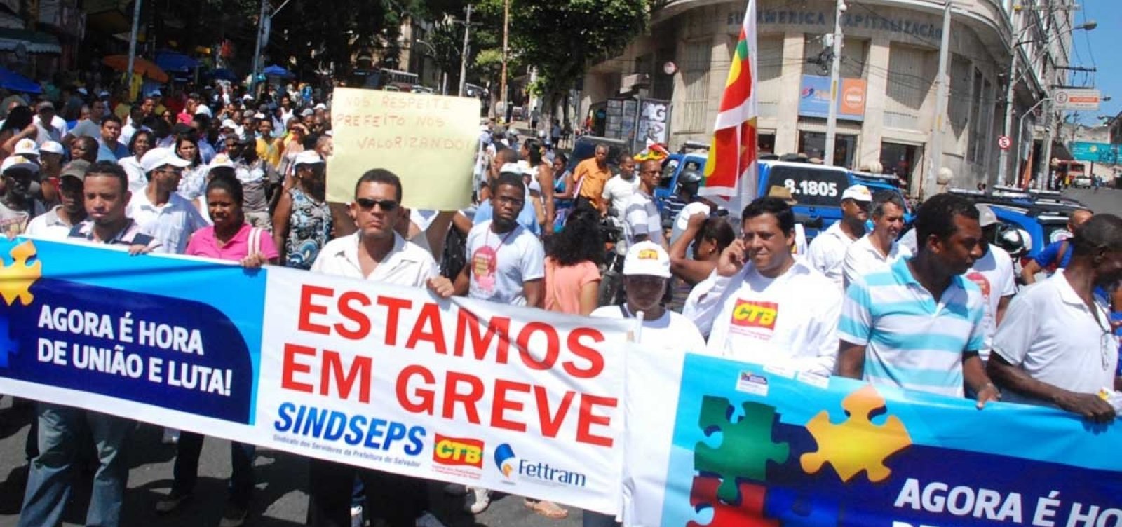 Servidores municipais de Salvador decretam greve geral 