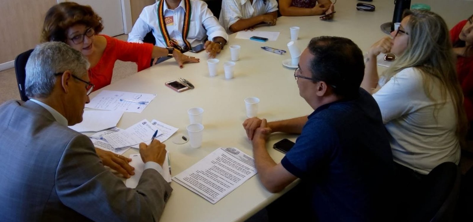 Parados há 22 dias, professores da rede municipal pedem para MP-BA intermediar greve