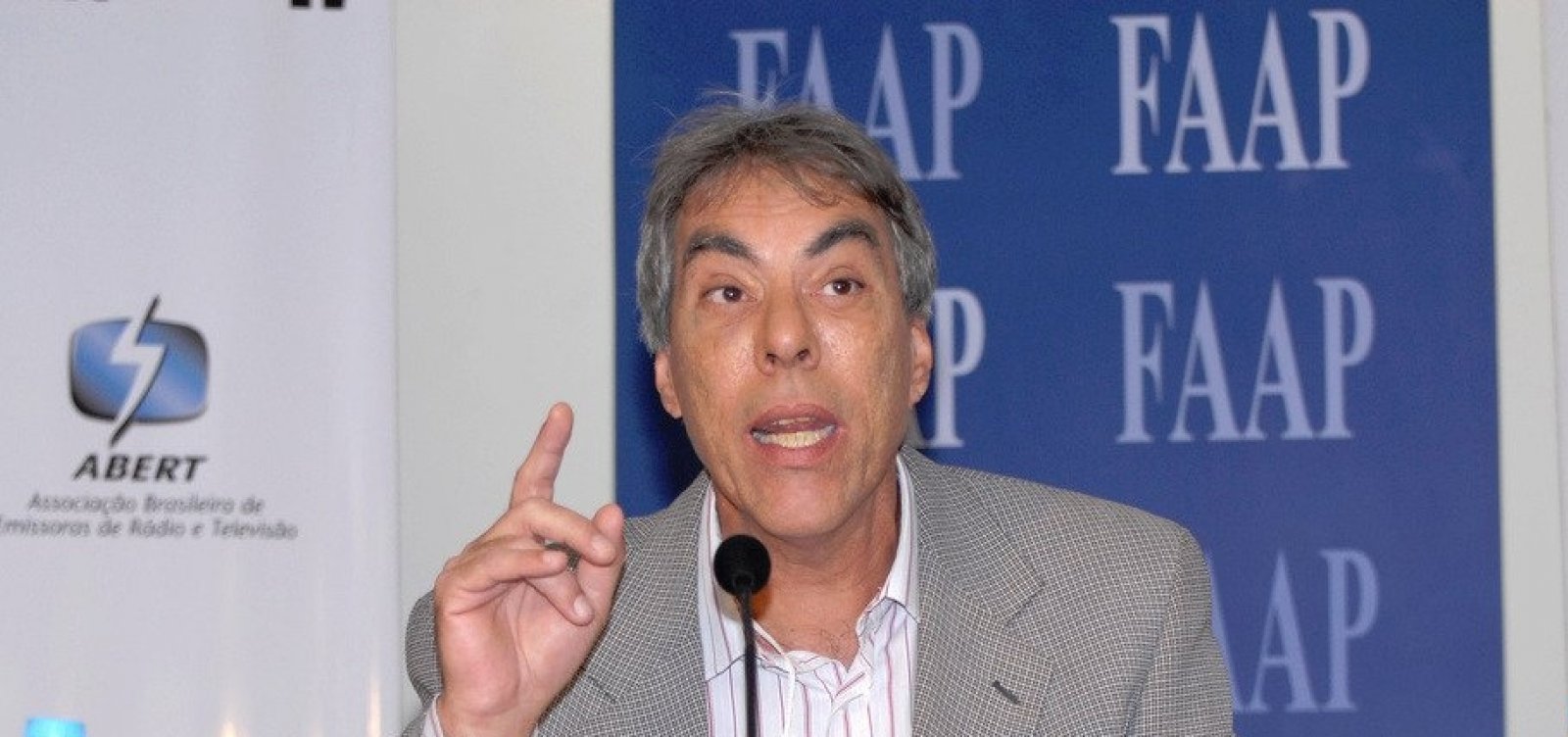 ‘Não conhece nenhum assunto político ou administrativo’, diz sociólogo sobre Bolsonaro