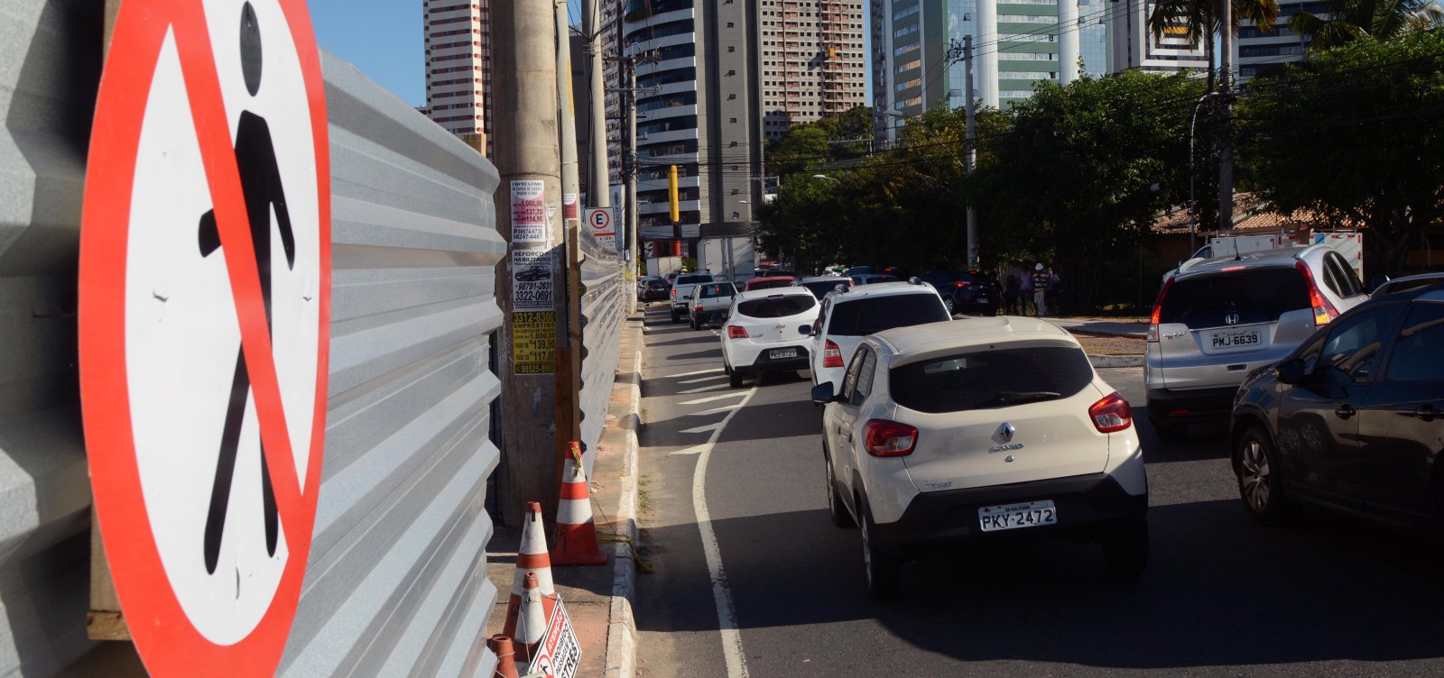 Prefeitura adia mudança de pontos de ônibus da Avenida ACM por falta de sinalização