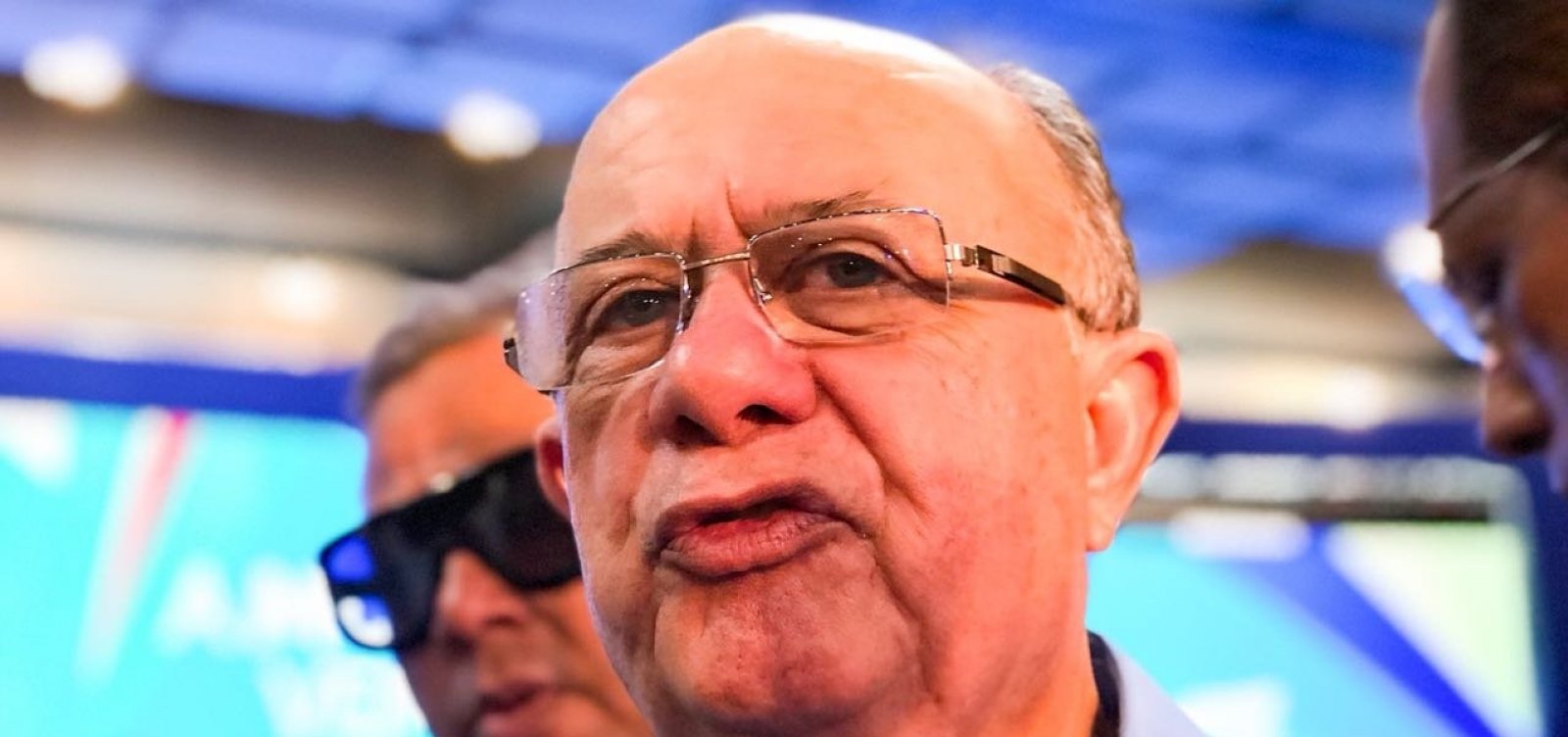 José Ronaldo minimiza falta de carimbo de Neto: ‘Se é uma mulher, não poderia ser Bruno’