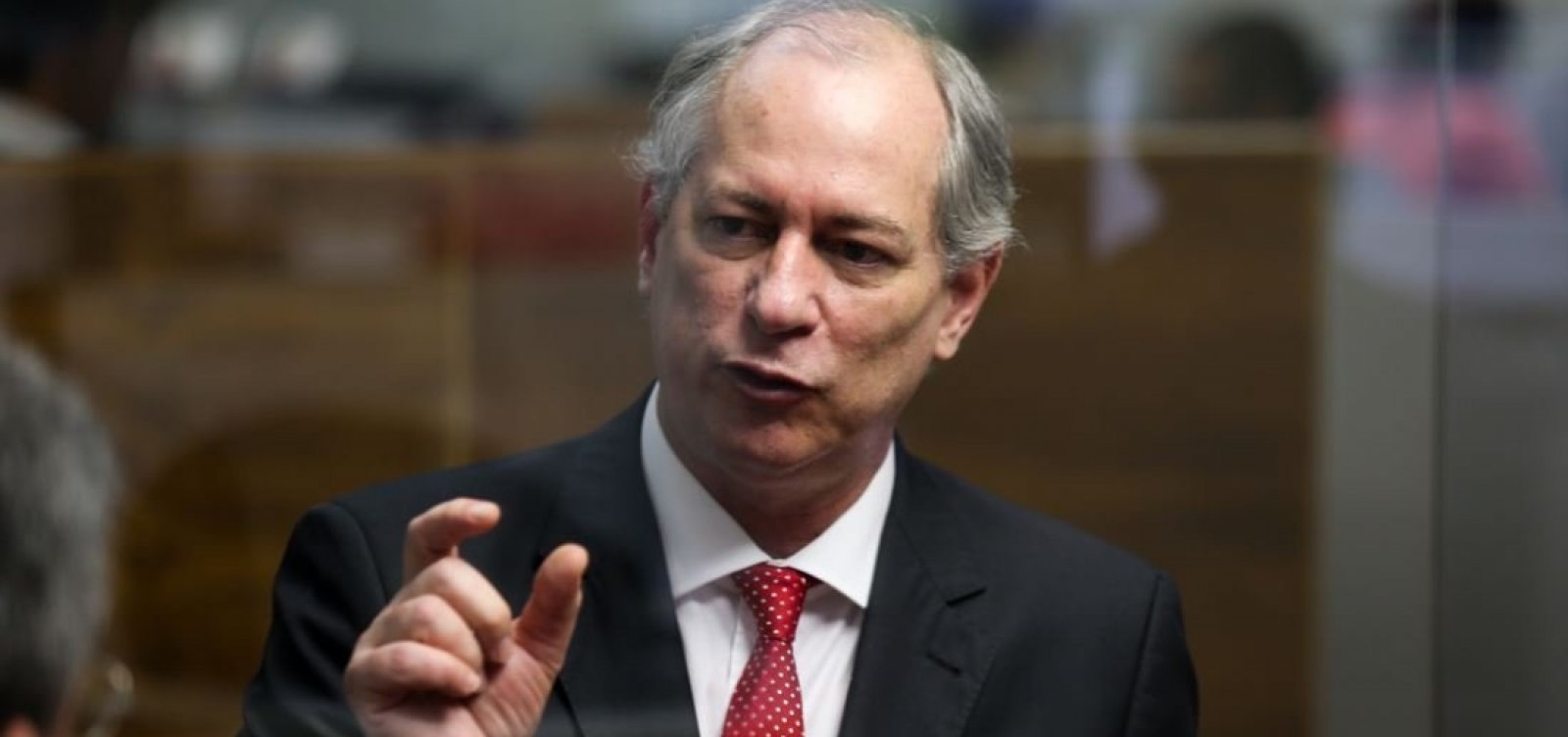 Ciro lança carta aos eleitores e diz quer PT 'pretende enganar a boa gente que adora o Lula'