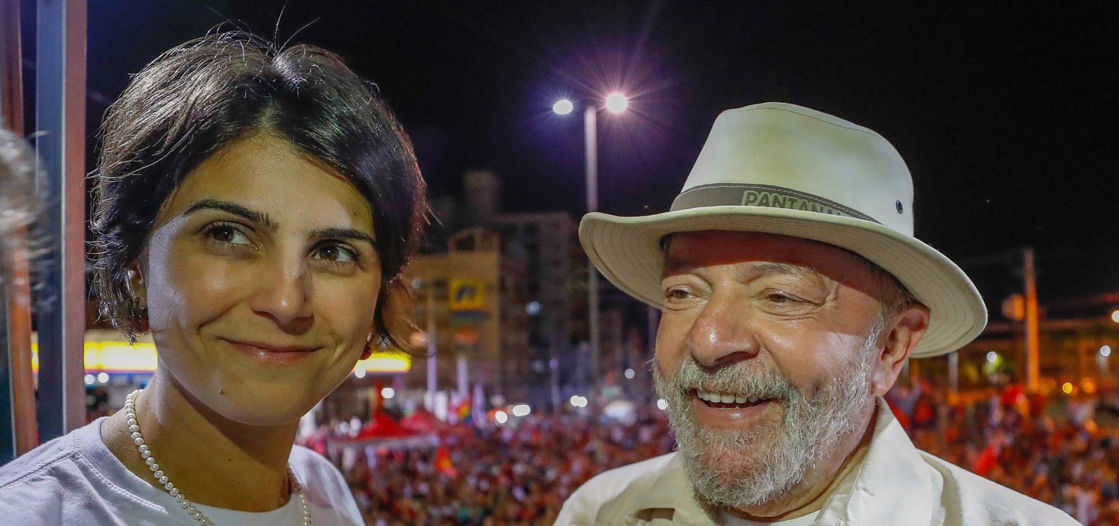 Manuela D'Ávila será vice do PT com Lula ou Haddad, diz site