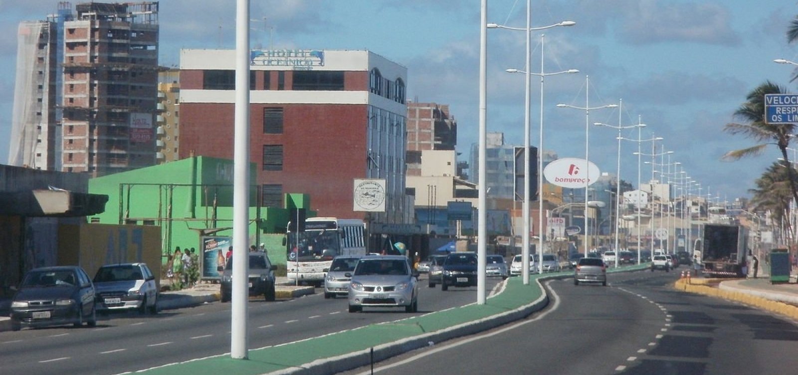 Trecho da Av. Octávio Mangabeira é interditado para realização de obra no fim de semana