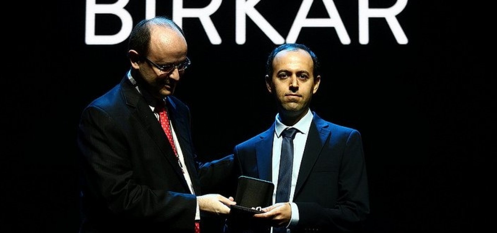 Após furto, matemático iraniano recebe nova medalha Fields no Rio