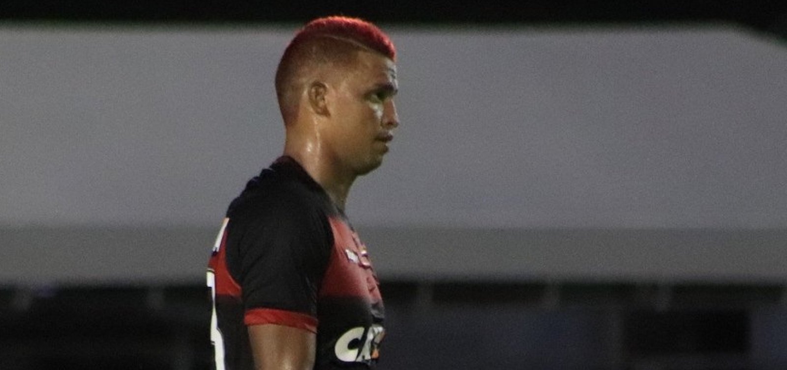 Zagueiro do Vitória lamenta falha na bola parada contra o Cruzeiro
