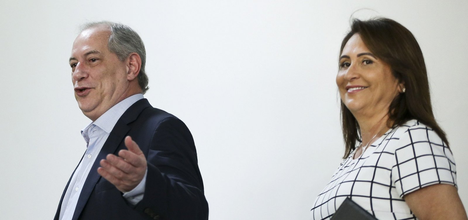 Ciro fala em 'rasteira' e 'punhalada pelas costas' após desistências