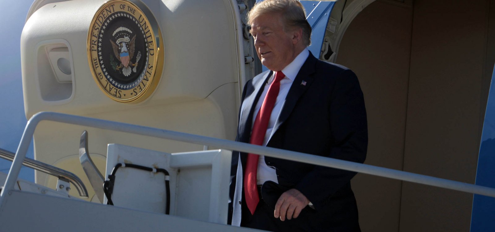 EUA reativam sanções ao Irã e forçam europeus a romper negócios 