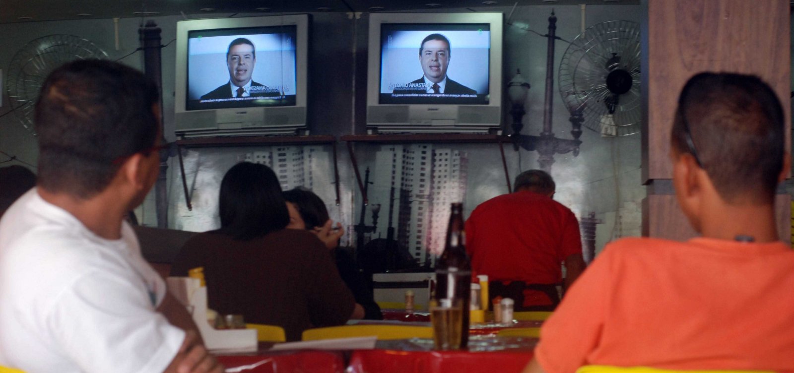 Sete candidatos à Presidência terão menos de 15 segundos de tempo de TV 