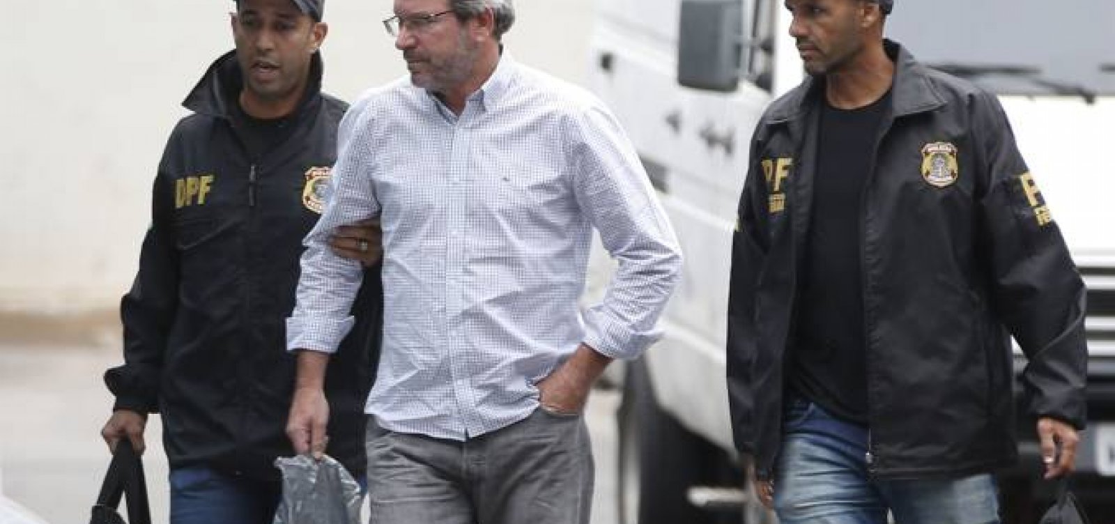Banqueiro paga R$ 90 milhões de fiança e é solto
