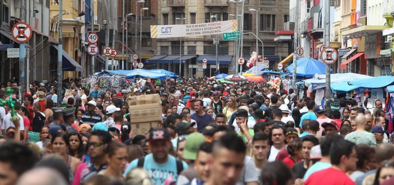Brasileiro confia menos em instituições e parentes, diz pesquisa