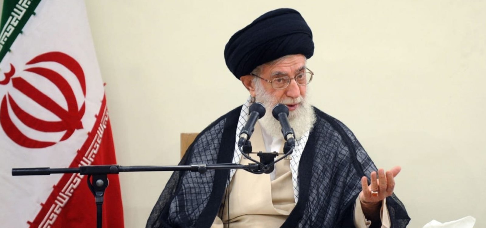 Líder supremo do Irã proíbe negociação com os EUA