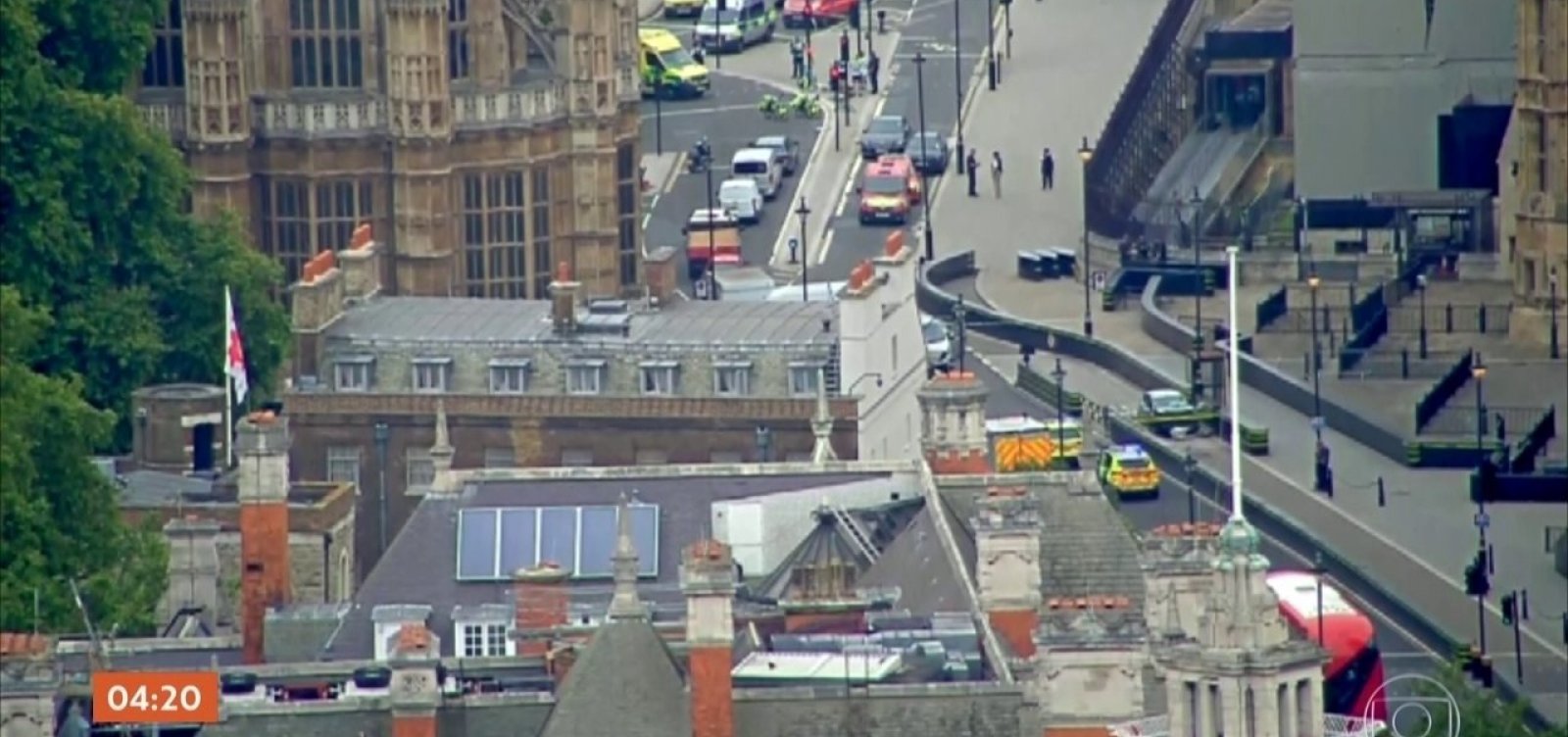 Parlamento britânico é isolado após batida de carro em barreira; suspeita é de terrorismo