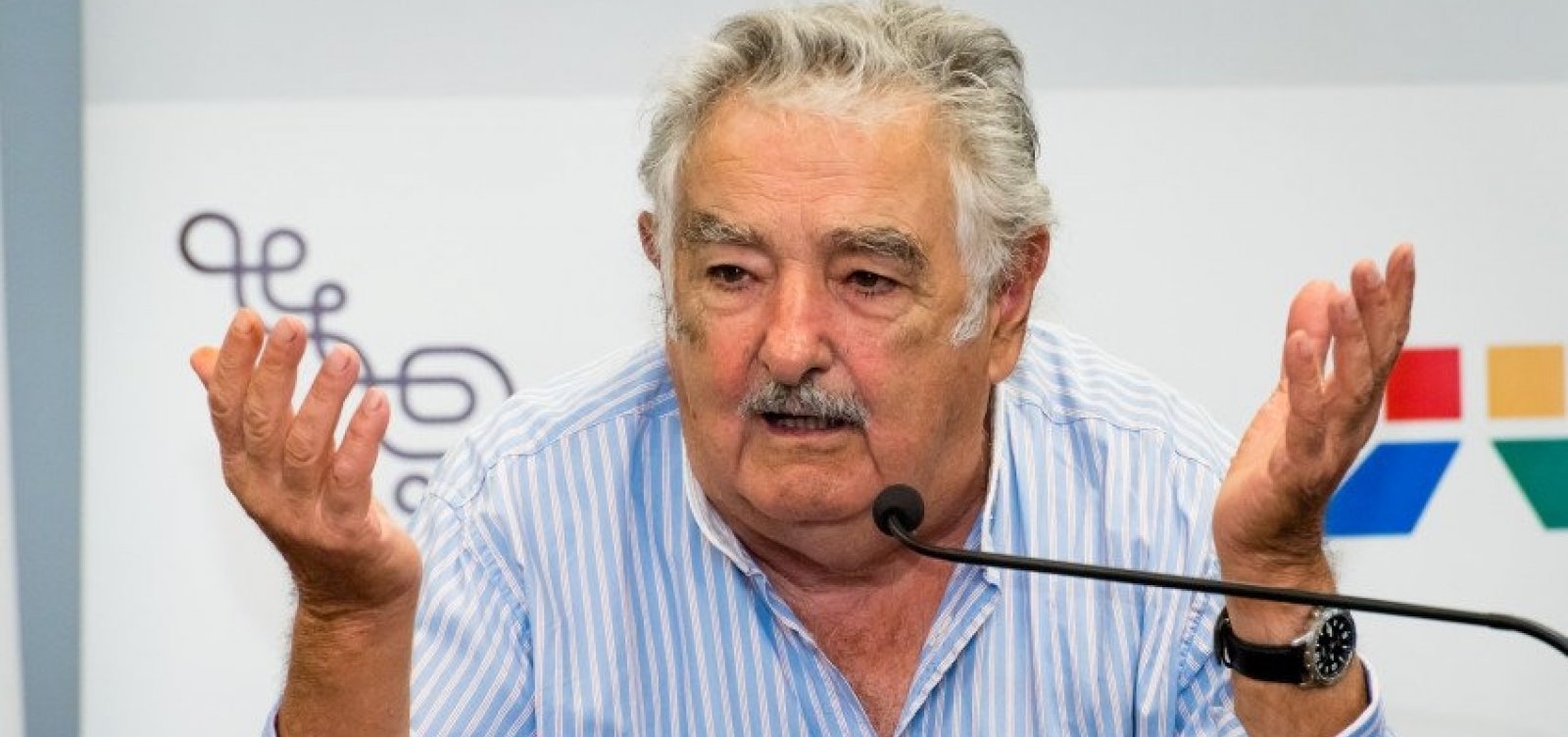 Mujica anuncia renúncia do Senado do Uruguai