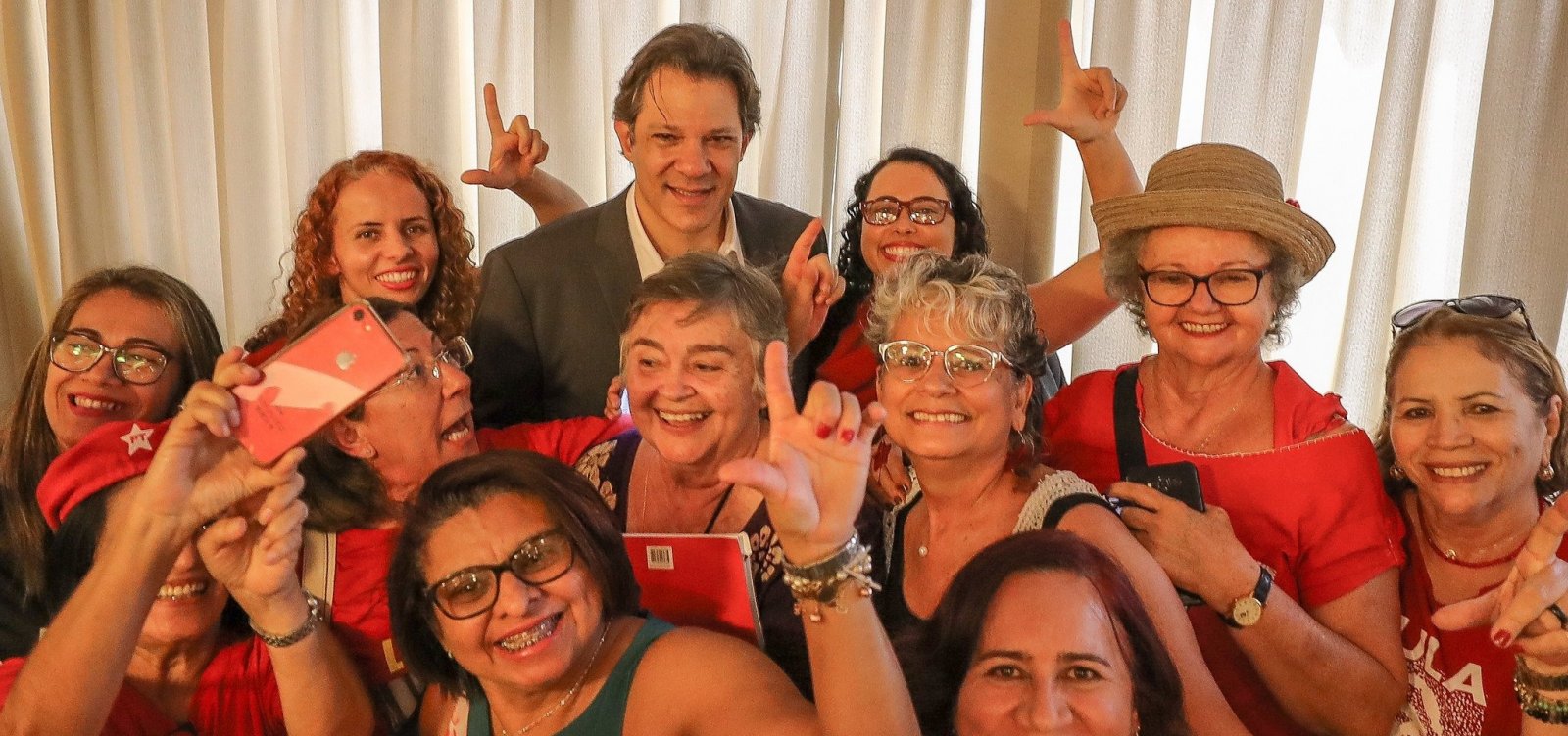 PT registra candidatura de Lula e faz ato em frente ao TSE 