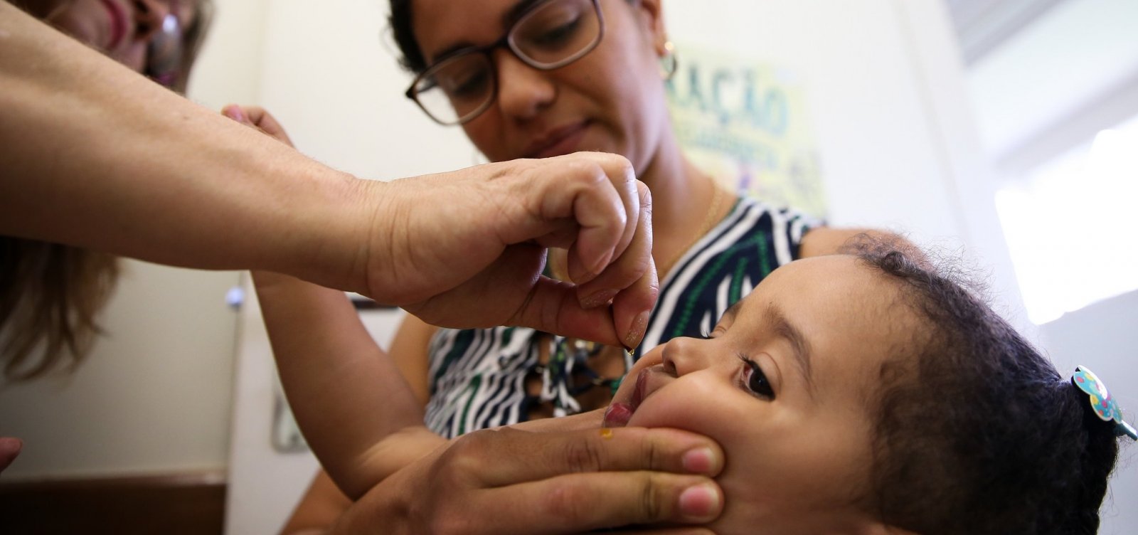 'Dia D': Postos de saúde abrem hoje para vacinação contra sarampo e poliomielite