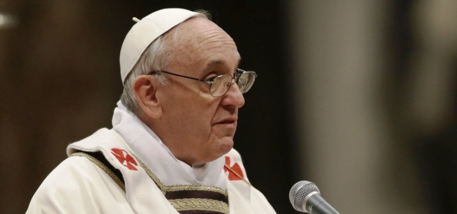 Em carta a católicos, papa Francisco condena crimes sexuais na igreja
