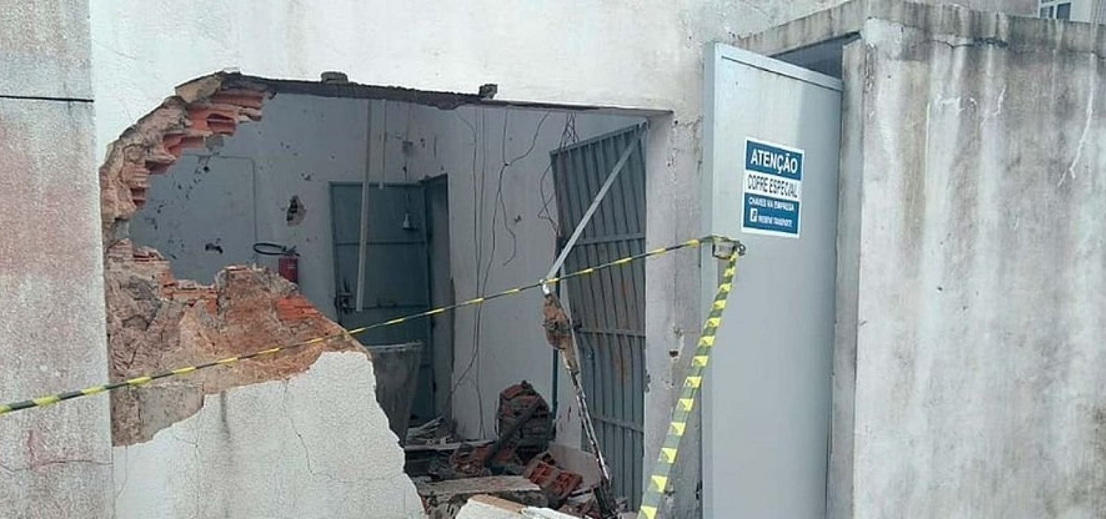 Bandidos explodem cofre de posto de gasolina na BR-324