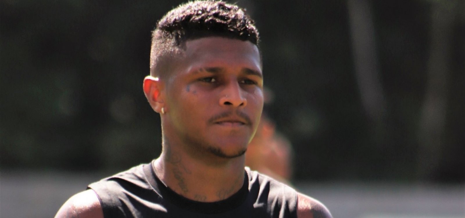 'O time precisa se dedicar mais', diz volante do Vitória