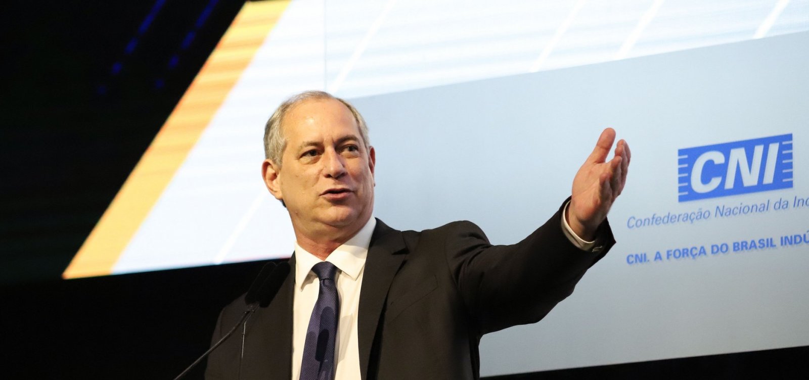 Ciro contraria a própria vice e reitera que revogará reforma trabalhista