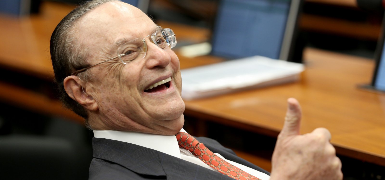 Câmara dos Deputados cassa mandato de Paulo Maluf  