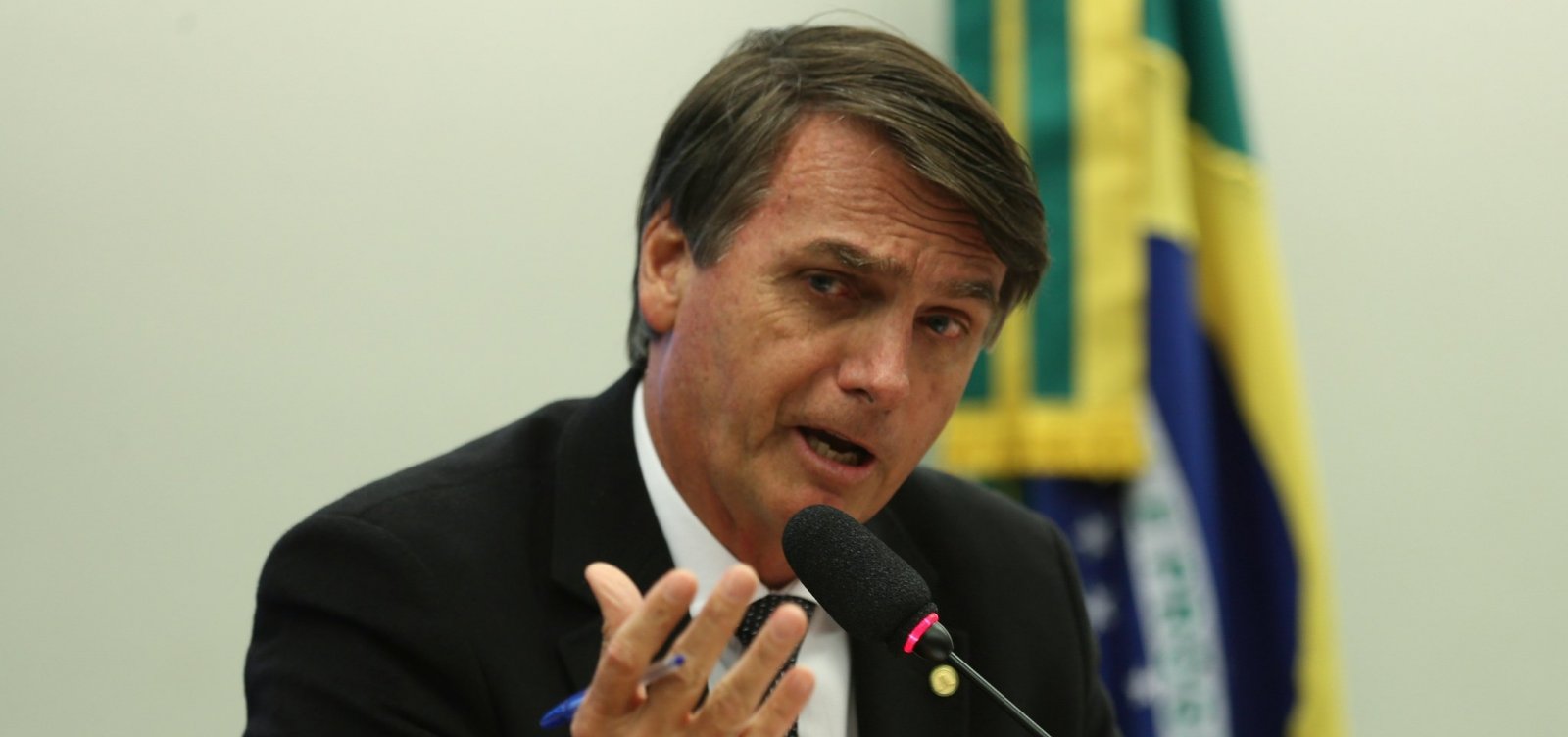 Bolsonaro diz que se eleito vai parar de repassar recursos da União para direitos humanos