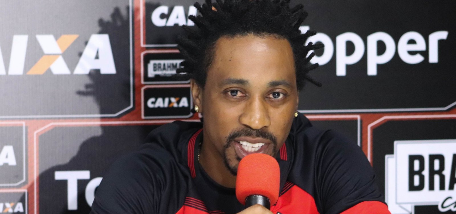 Arouca e Aderllan devem desfalcar o Vitória contra o Atlético-MG