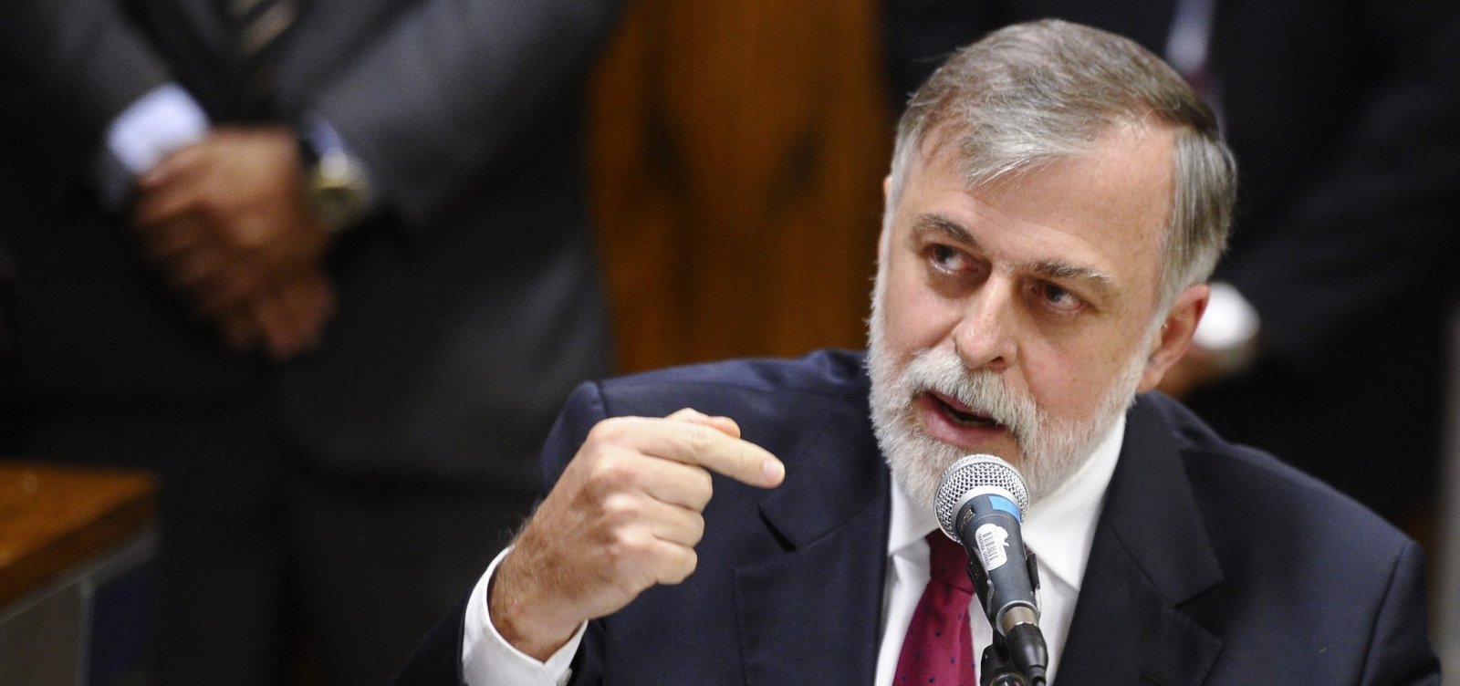 Moro condena filhas de ex-diretor da Petrobras a pena alternativa