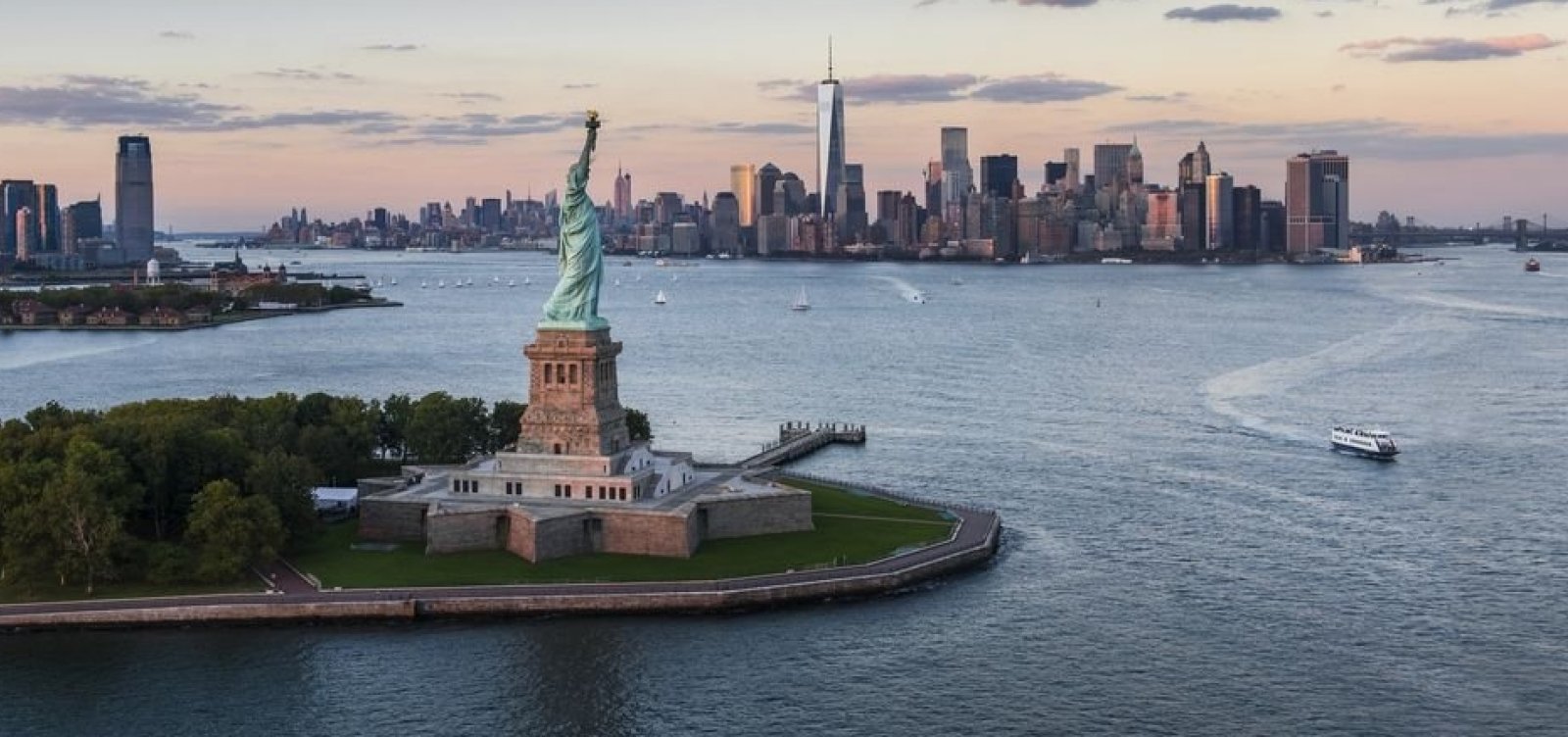 Ilha da Estátua da Liberdade é esvaziada devido a incêndio