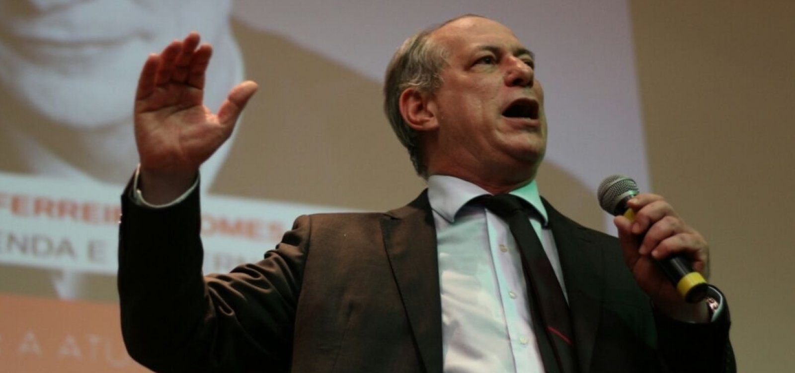 Ciro ataca Bolsonaro: 'Projetinho de Hitlerzinho tropical'