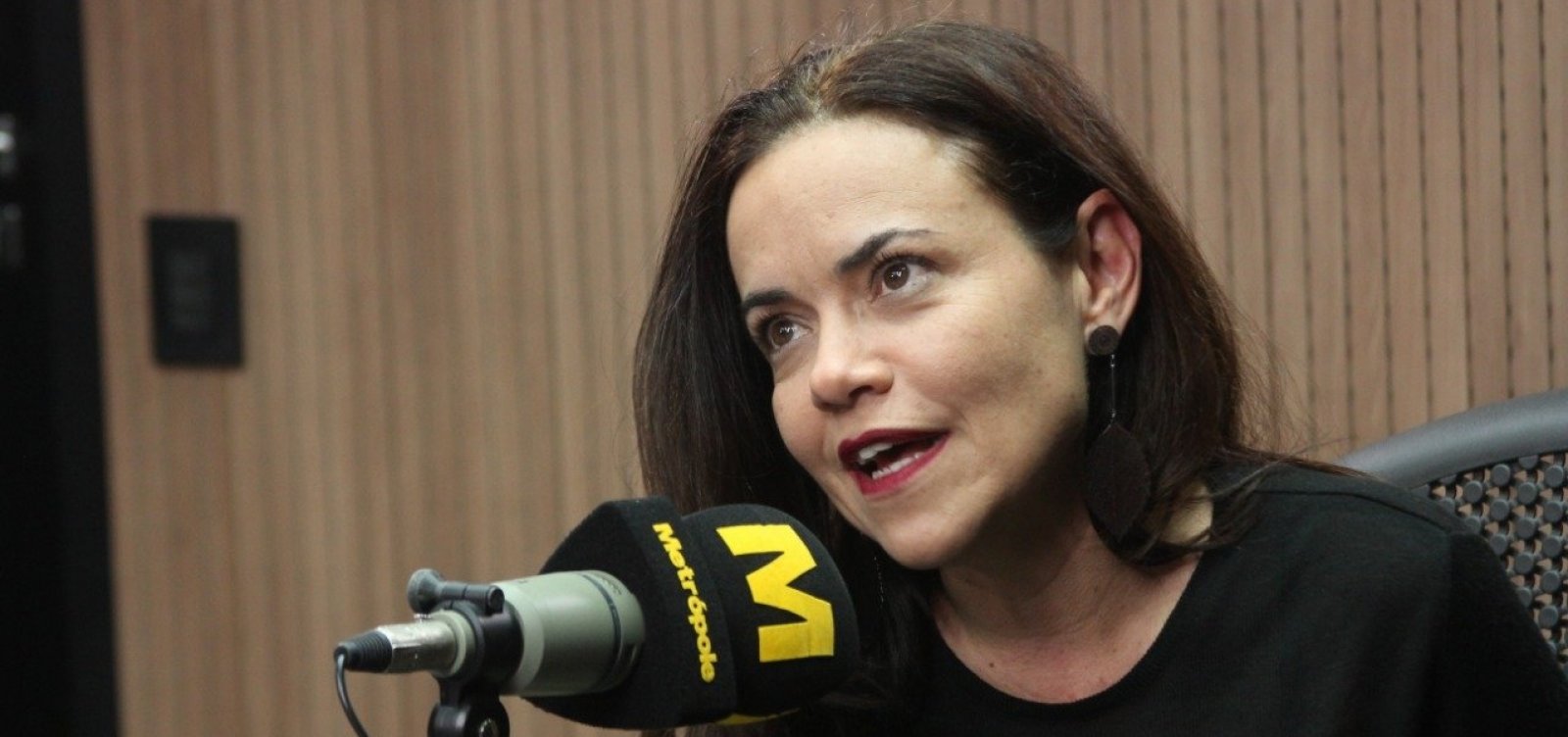 Vânia Abreu relembra ataque xenófobo: 'Perguntou de onde era meu sotaque'