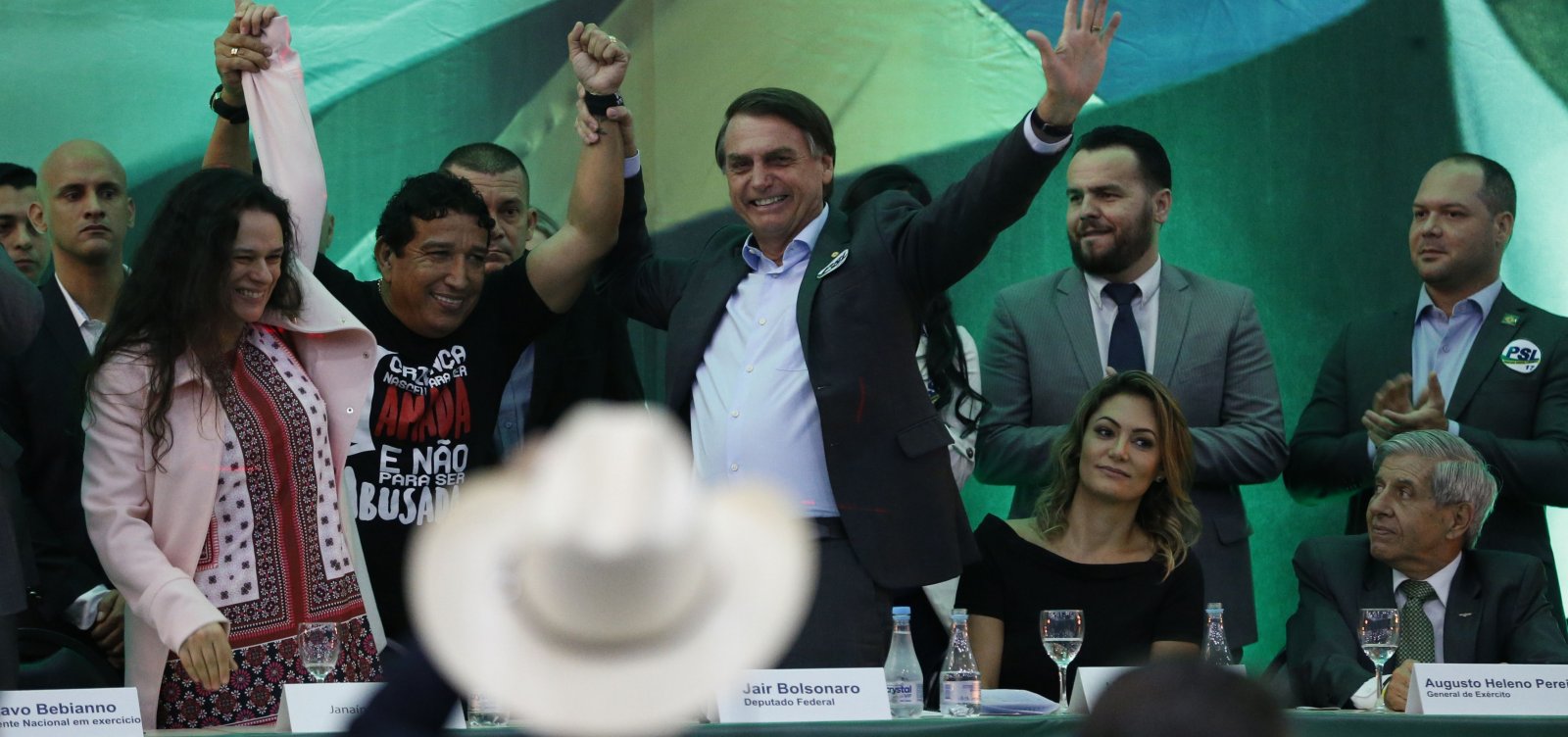 Guru de Bolsonaro faz ofensiva para melhorar a imagem do candidato no exterior